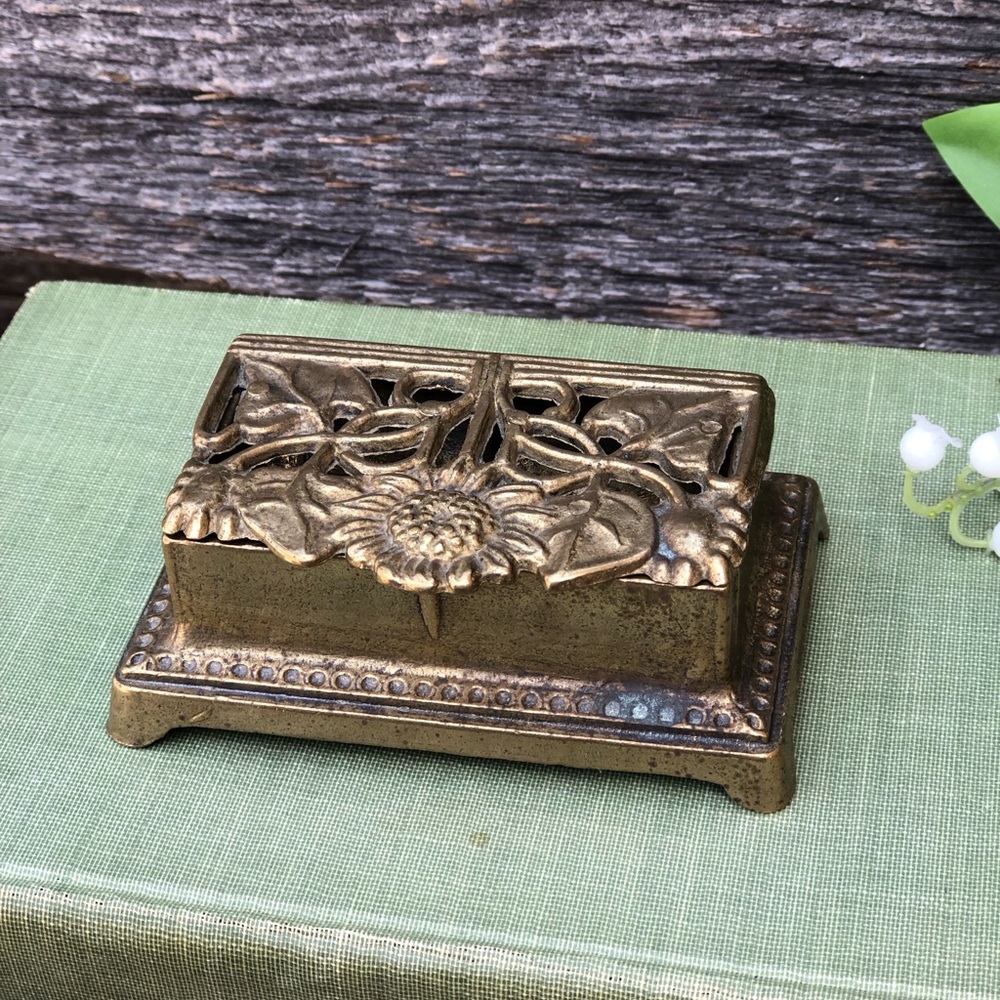 Small Antique art nouveau Cast brass Stamp Box Vintage Vtg patina Sunflower 🌻